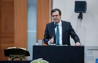 Thiago Silva apresenta projeto para incentivar empregabilidade de mães atípicas