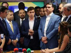 Nikolas critica Lula por deixar o Brasil de fora das negociações com EUA
