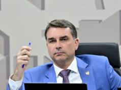 Flávio diz aguardar o “tempo” de Michelle