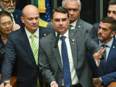 Quaest indica que novo tarifaço é pior para Flávio do que para Lula