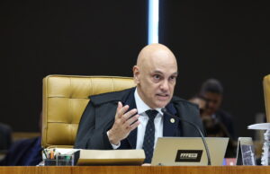 Moraes dá 48h para Bolsonaro explicar vídeo com IA exibido em convenção do PL
