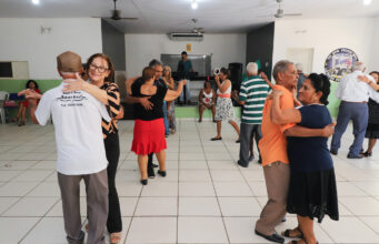Baile reúne idosos do Cristo Rei e fortalece convivência com apoio da Prefeitura – Baile reúne idosos do Cristo Rei e fortalece convivência com apoio da Prefeitura