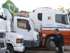 Caminhoneiros iniciam paralisação para pressionar por MP do Frete