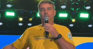 Esposa de Moraes recebeu R$ 129 milhões “para fingir que está advogando”, diz Flávio