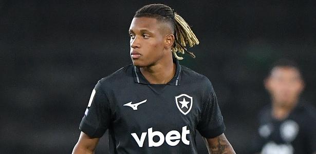 danilo-em-acao-durante-jogo-entre-botafogo-e-vitoria-pelo-brasileirao-1784851553593_v2_615x300.jpg