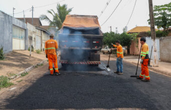 Seis bairros de Várzea Grande recebem serviços de manutenção viária e drenagem nesta quarta-feira (01) – Seis bairros de Várzea Grande recebem serviços de manutenção viária e drenagem nesta quarta-feira (01)