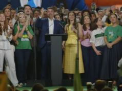 Flávio Bolsonaro é oficializado candidato do PL em discurso marcado por emoção