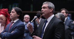 Lindbergh destinou R$ 1,7 milhão em emendas a cooperativas do MST no reduto de Gleisi