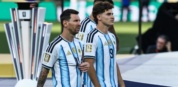 lionel-messi-e-julian-alvarez-lamenta-vice-campeonato-na-copa-do-mundo-de-2026-1784500647417_v2_615x.jpeg