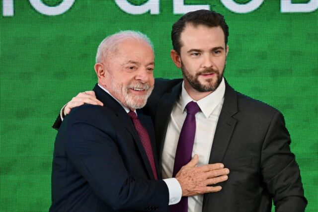 lula-e-dario-durigan-foto-afp.jpg