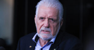Wagner articulou encontro “discreto” entre AGU e sócio de Vorcaro