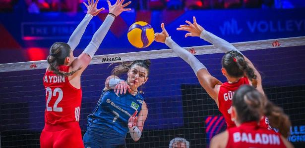 rosamaria-disputa-ponto-durante-a-final-da-liga-das-nacoes-entre-brasil-e-turquia-1785073891438_v2_6.jpeg