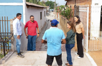 Prefeita Flávia Moretti vistoria obra do Beco do Alameda: “Há 40 anos ninguém olha para cá e agora está resolvendo”, diz presidente do bairro – Prefeita Flávia Moretti vistoria obra do Beco do Alameda: “Há 40 anos ninguém olha para cá e agora está resolvendo”, diz presidente do bairro