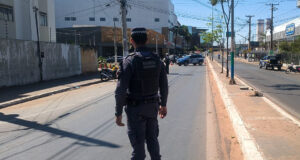 Guarda Municipal interdita trecho da avenida Artur Bernardes após caminhão enroscar em fiação e derrubar cabos energizados na via – Guarda Municipal interdita trecho da avenida Artur Bernardes após caminhão enroscar em fiação e derrubar cabos energizados na via