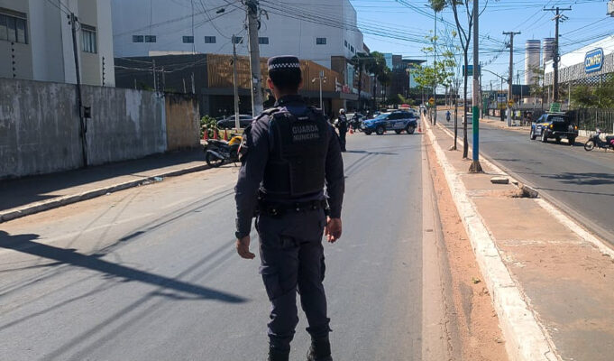 Guarda Municipal interdita trecho da avenida Artur Bernardes após caminhão enroscar em fiação e derrubar cabos energizados na via – Guarda Municipal interdita trecho da avenida Artur Bernardes após caminhão enroscar em fiação e derrubar cabos energizados na via