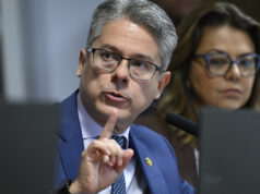 Justiça de SP rejeita ação da família de Moraes contra Alessandro Vieira