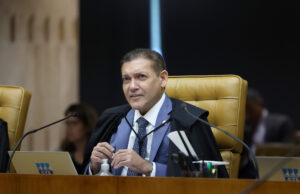 Nunes Marques defende segurança das urnas em reunião com embaixadores