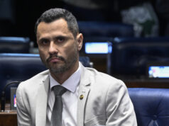 Cleitinho liga para presidente do Republicanos e confirma candidatura em Minas