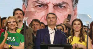 Flávio Bolsonaro superou o pai