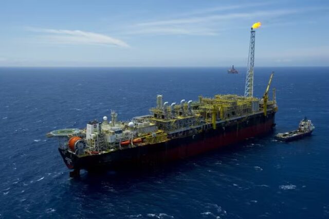 75860444-01-11-2014-plataforma-da-petrobras-em-atuacao-no-campo-de-lula-no-pre-sal-navio-de-produc-2.jpeg