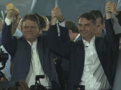 Com Flávio Bolsonaro, Tarcísio oficializa candidatura à reeleição