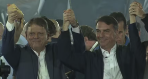 Com Flávio Bolsonaro, Tarcísio oficializa candidatura à reeleição