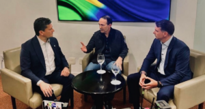 Moro anuncia “Presídio El Salvador” após encontro com ministro de Bukele