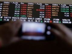 Ibovespa fecha em alta com impulso de Petrobras e amplia série positiva