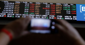 Ibovespa fecha em alta com impulso de Petrobras e amplia série positiva