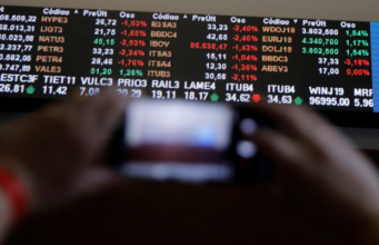 Ibovespa fecha em alta com impulso de Petrobras e amplia série positiva