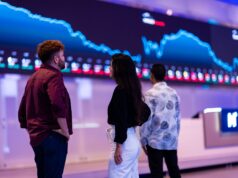 Ibovespa perde fôlego e fecha quase estável após superar 176 mil pontos