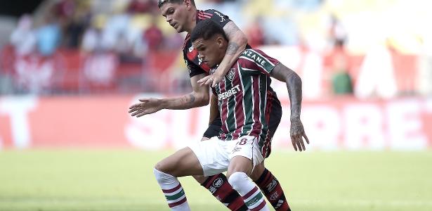 ayrton-lucas-e-riquelme-felipe-em-acao-durante-jogo-entre-fluminense-e-flamengo-pelo-campeonato-cari.jpeg