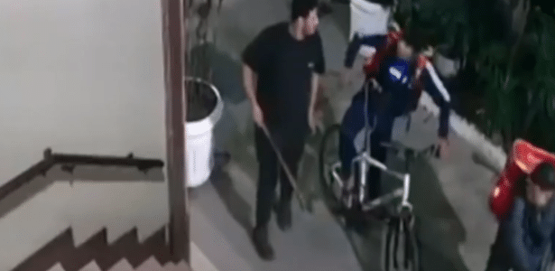 camera-de-seguranca-registrou-agressoes-em-copacabana-contra-claudio-rafael-landeiro-11agosto2026-17.png