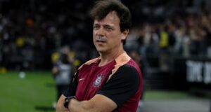 Diniz vê ‘cobertor curto’ contra Cruzeiro e torce por renovação de Memphis