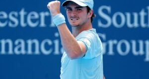 João Fonseca vence holandês na estreia e avança no Masters 1000 de Cincinnati