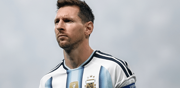 messi-em-acao-durante-jogo-da-argentina-na-copa-do-mundo-1784406170405_v2_615x300.png