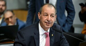 Omar Aziz diz não ver resistência à PEC que acaba com 6×1 no Senado e prevê votação em 2 de setembro – CartaCapital