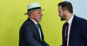 Campanha de Flávio aciona TSE contra Durigan e Lula