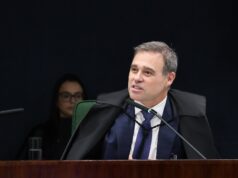 Mendonça diz ser contra liberar íntegra do celular de Vorcaro