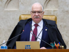 Fachin suspende decisão de André Mendonça