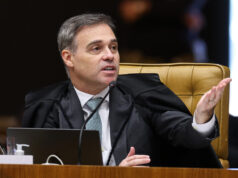 Mendonça rejeita ação de Zé Trovão contra reajuste do Bolsa Família