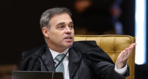 Mendonça rejeita ação de Zé Trovão contra reajuste do Bolsa Família