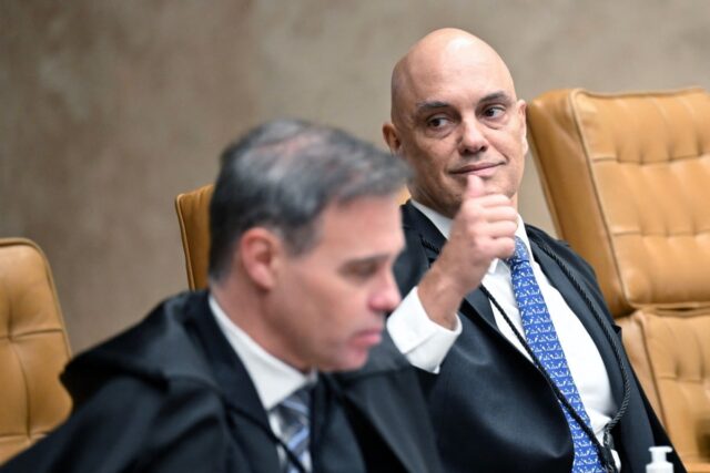 alexandre-de-moraes-e-andre-mendonca-foto-evaristo-sa-afp.jpg