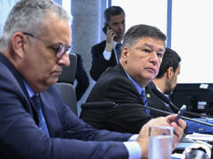 Oposição apresenta assinaturas para criar CPMI do Lulinha